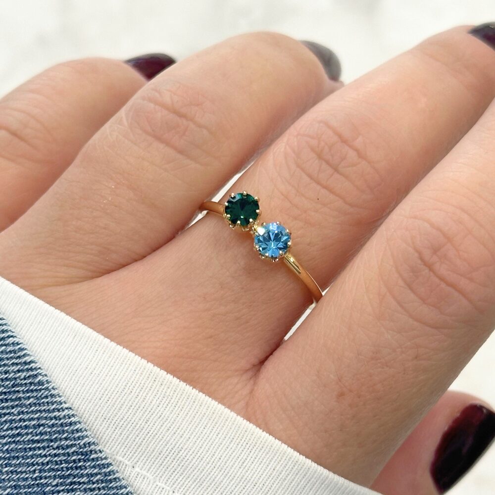 Dettaglio Indossato _Anello Due pietre _Birthstone Collection_placcato oro18kt