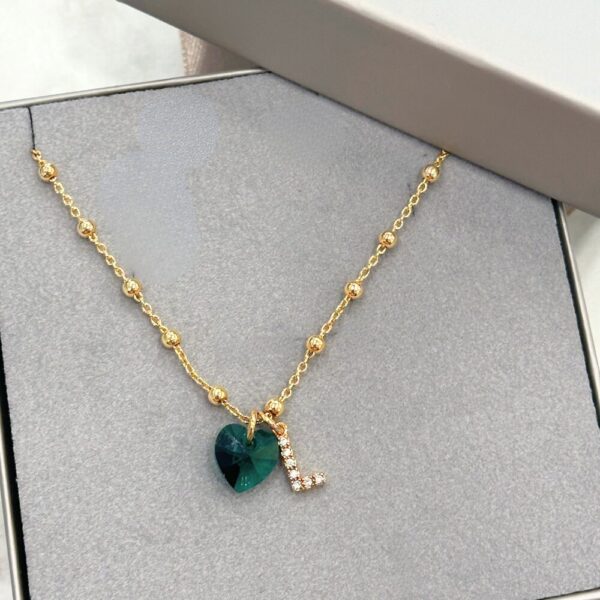 Dettaglio collana rosary con pavé e cuore cristallo Preciosa