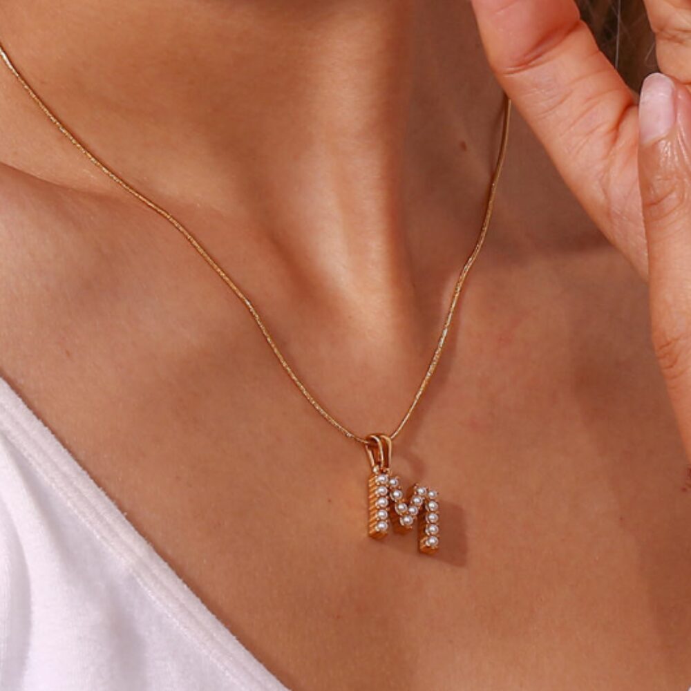 Collana Iniziale Perline Snake indossata