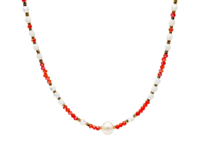 Collana Coral con cristalli corallo e bianchi, perla centrale e dettagli dorati SerenaBi