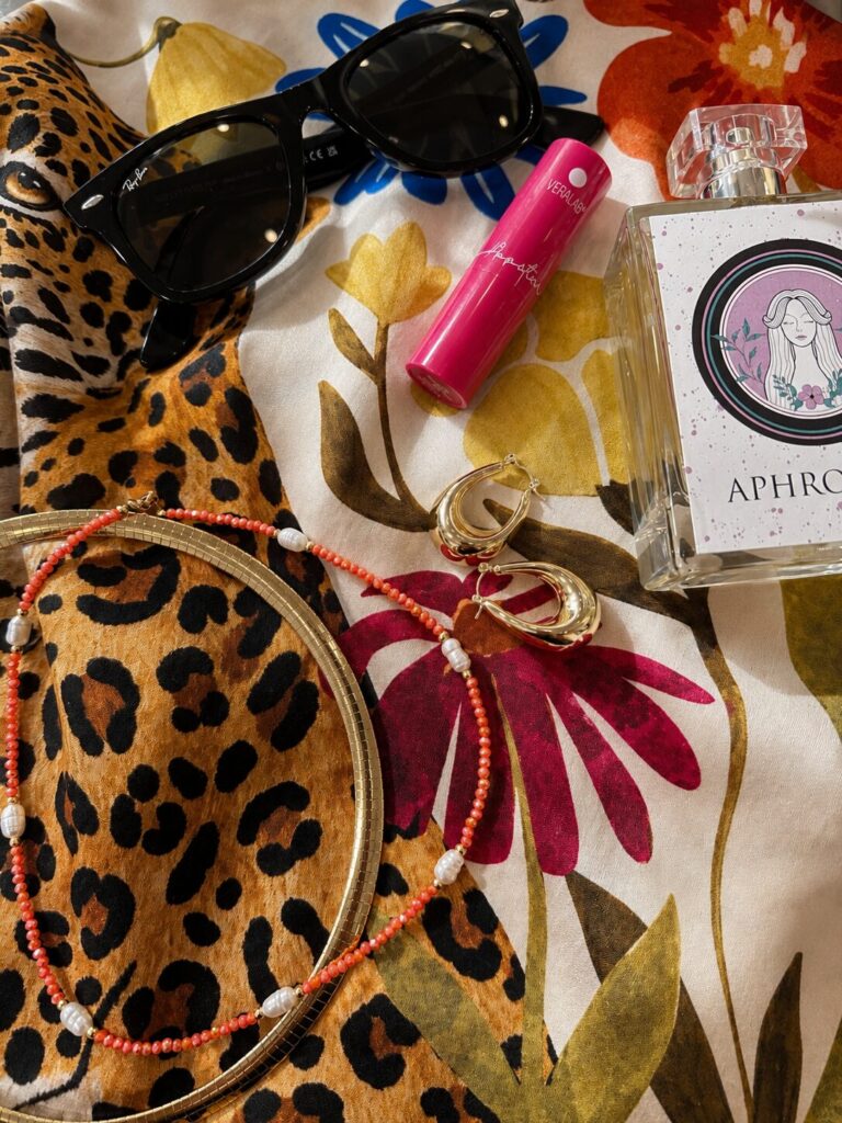 Capsule di gioielli e accessori estivi per creare look versatili.