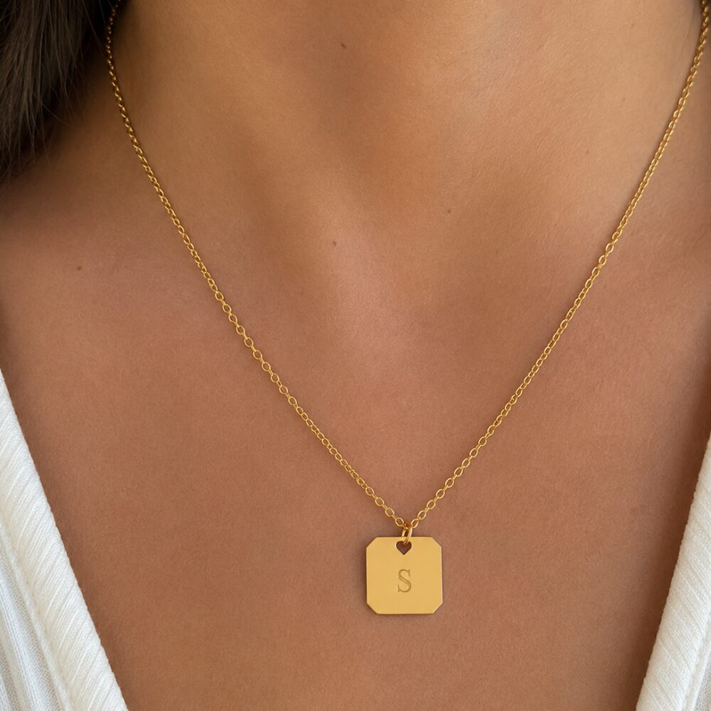 Collana Medaglia Ottagonale Petite indossata SerenaBi